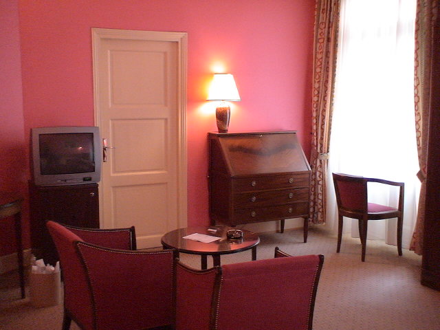 部屋、夏休み、家族旅行、スイス、パリ、ストラスブール、コルマール、アルザス、ツェルマット、アルプス、ハイキング、レンタカー、ヨーロッパ