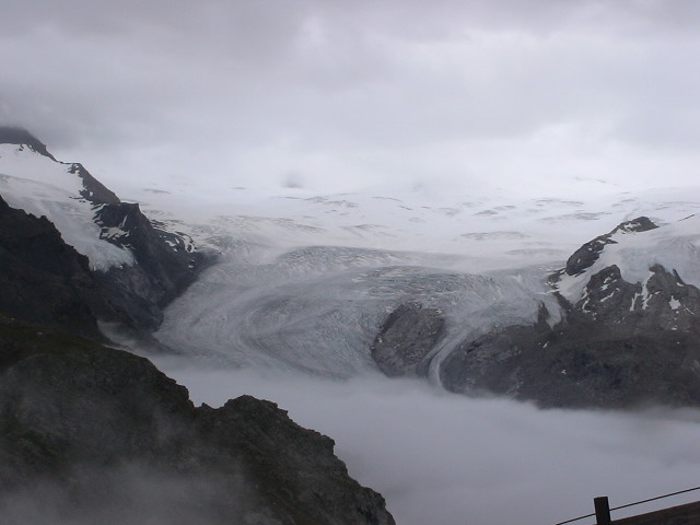 �X�́A�ċx�݁A�Ƒ����s�A�X�C�X�A�p���A�X�g���X�u�[���A�R���}�[���A�A���U�X�A�c�F���}�b�g�A�A���v�X�A�n�C�L���O�A�����^�J�[�A���[���b�p"�A�S���i�[�O���[�g�A�X�l�K�A�N���C���E�}�b�^�[�z�����A�}�b�^�[�z����