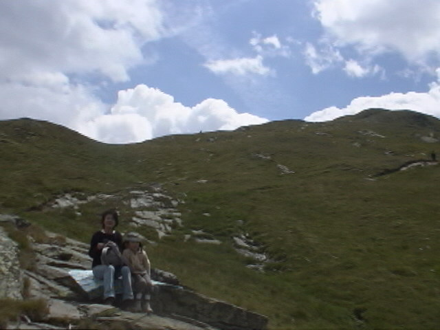 �ċx�݁A�Ƒ����s�A�X�C�X�A�p���A�X�g���X�u�[���A�R���}�[���A�A���U�X�A�c�F���}�b�g�A�A���v�X�A�n�C�L���O�A�����^�J�[�A���[���b�p"�A�S���i�[�O���[�g�A�X�l�K�A�N���C���E�}�b�^�[�z�����A�}�b�^�[�z����